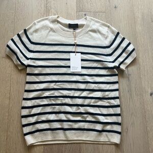 NWT Quince 100% Mongolian Cashmere Sweater in Cream and Navy *some pilling*